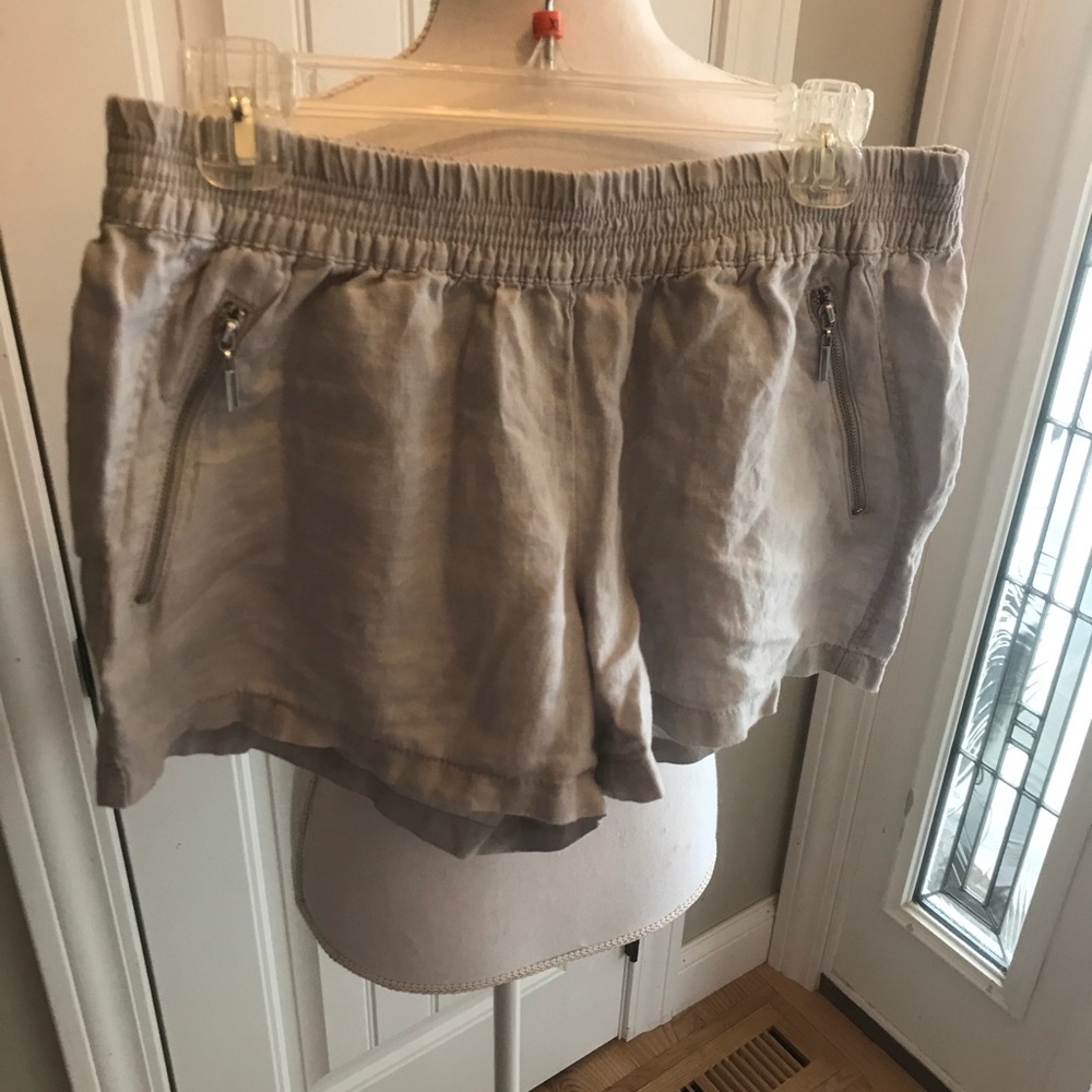 Linen Shorts - Picture 2 of 3
